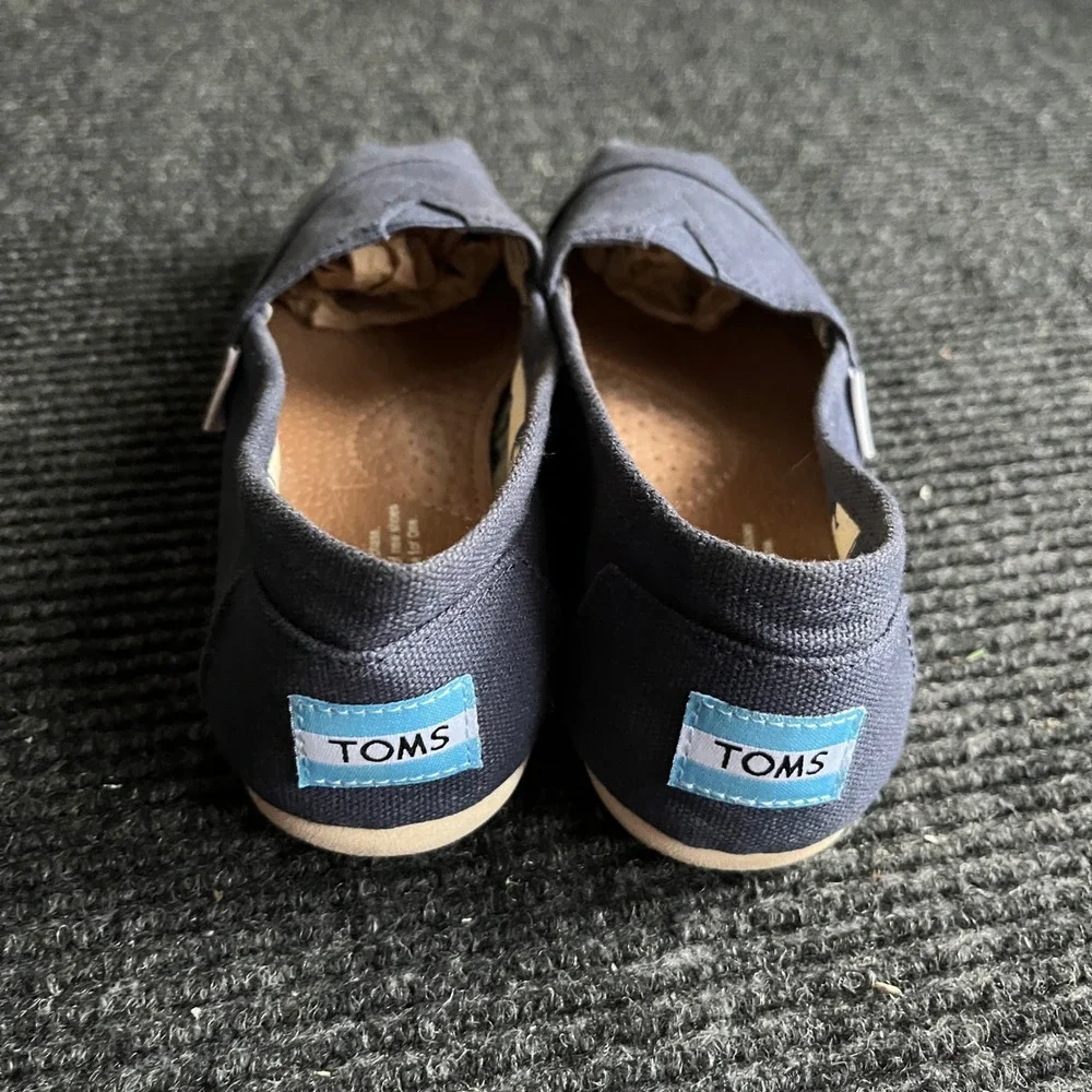 TOMS Alpargata Slip On Shoes Womens 6 Navy Blue Canvas Animal Print Lining Flat